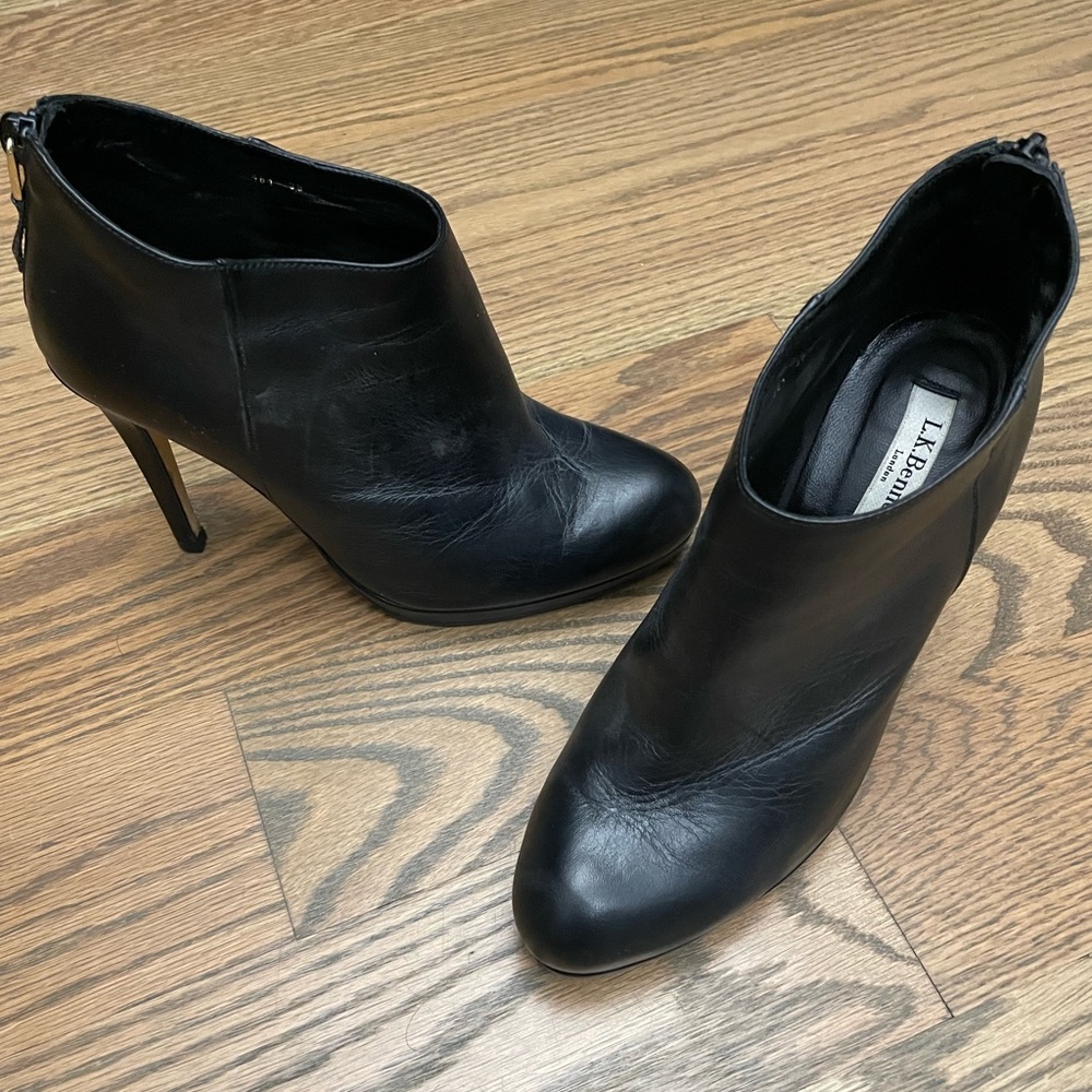 LK Bennett Booties for sale. Barely worn. Great condition. Size 38.